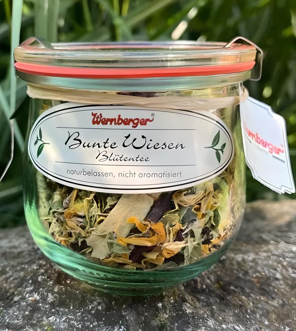 Bunte Wiesen Blümlitee – Blütentee mit Kräutern & Farbe aus der Natur